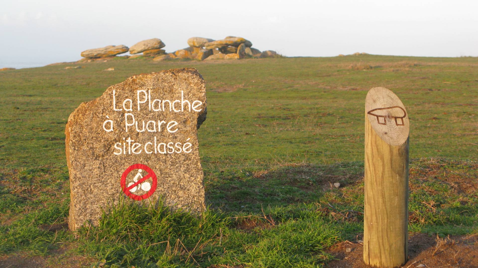 Ausschilderung der denkmalgeschützten Stätte "la Planche à Puare", Ile d'Yeu