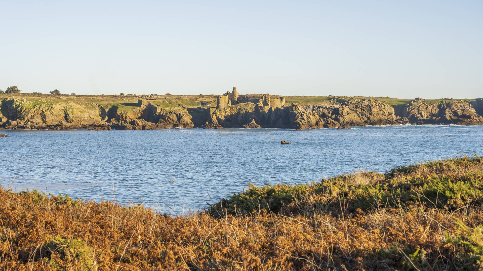 The old Castel from La Pointe du Châtelet - L'ile d'yeu 